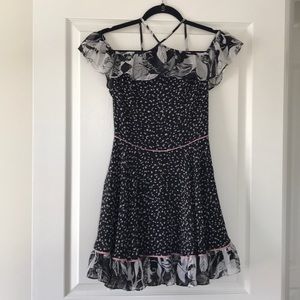 BEBE - Off- shoulder dress. Size 4.